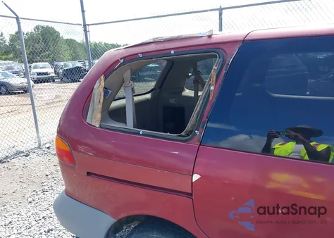 2000 Toyota Sienna Ce z USA, uszkodzony, nr VIN 4T3ZF19C5YU309477